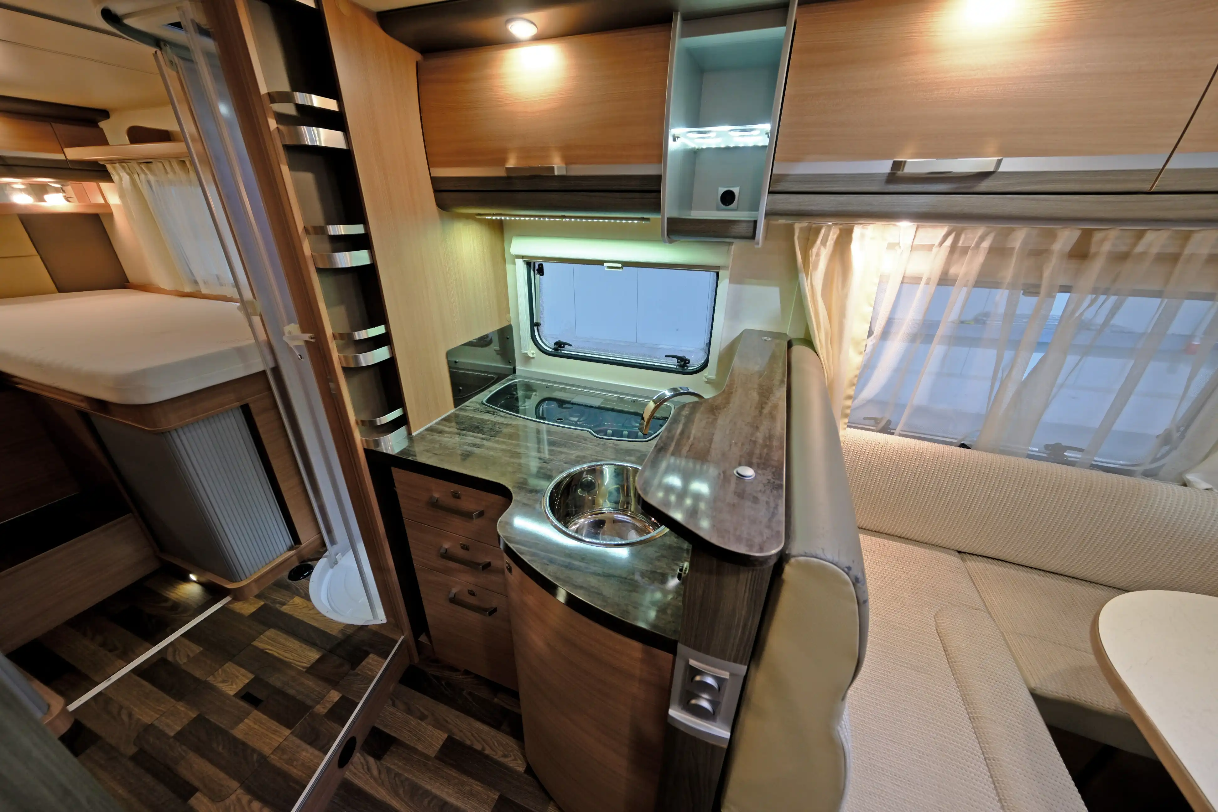 KNAUS Sky TI 700 MEG 
